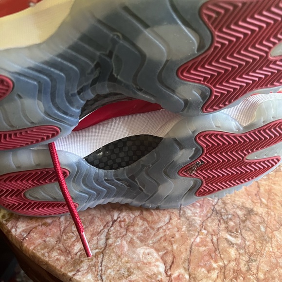 Size 8.5- Jordan 11 136046-800 - Picture 3 of 12